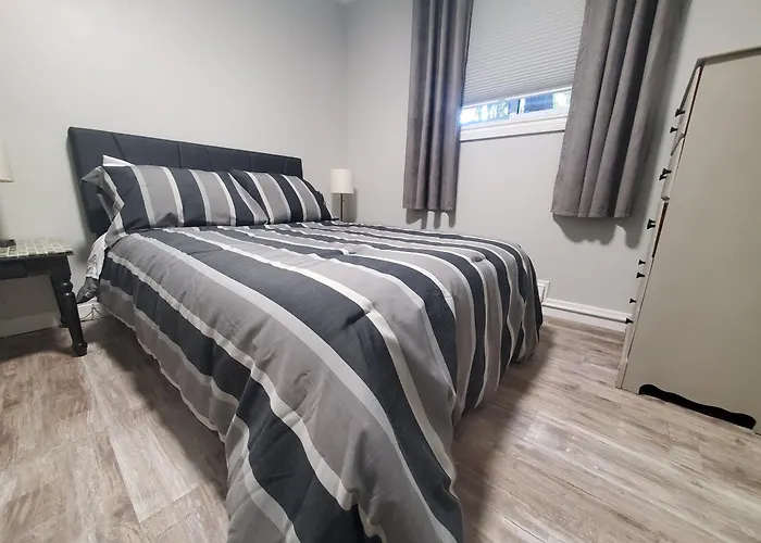 Modern Private 1Br Apt. W/Free Prkg + Fast Wi-Fi