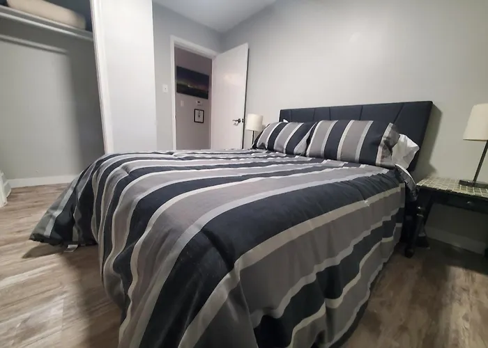 Modern Private 1Br Apt. W/Free Prkg + Fast Wi-Fi