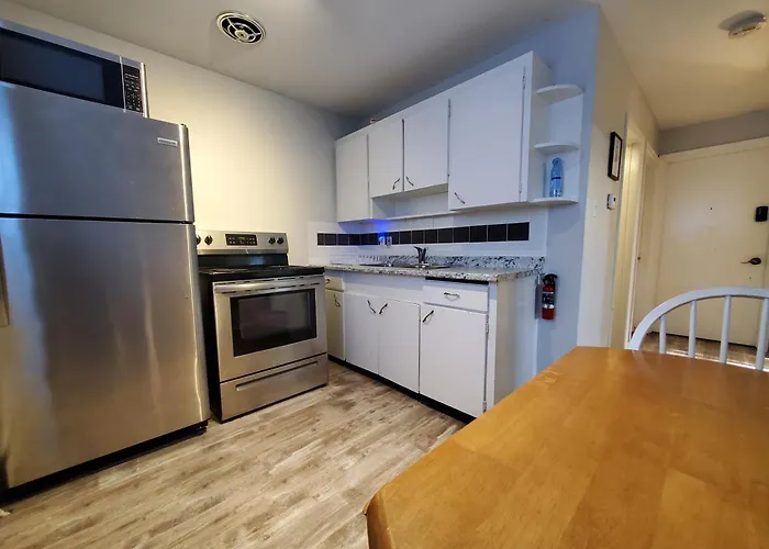 Modern Private 1Br Apt. W/Free Prkg + Fast Wi-Fi