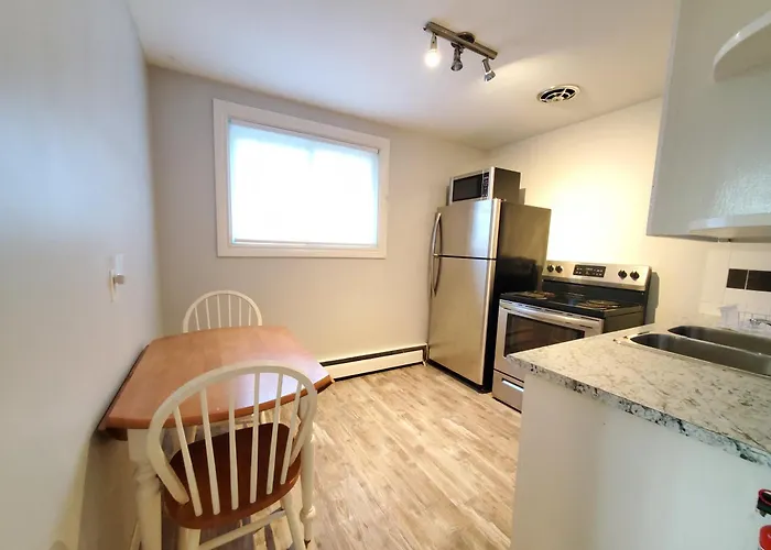 Modern Private 1Br Apt. W/Free Prkg + Fast Wi-Fi