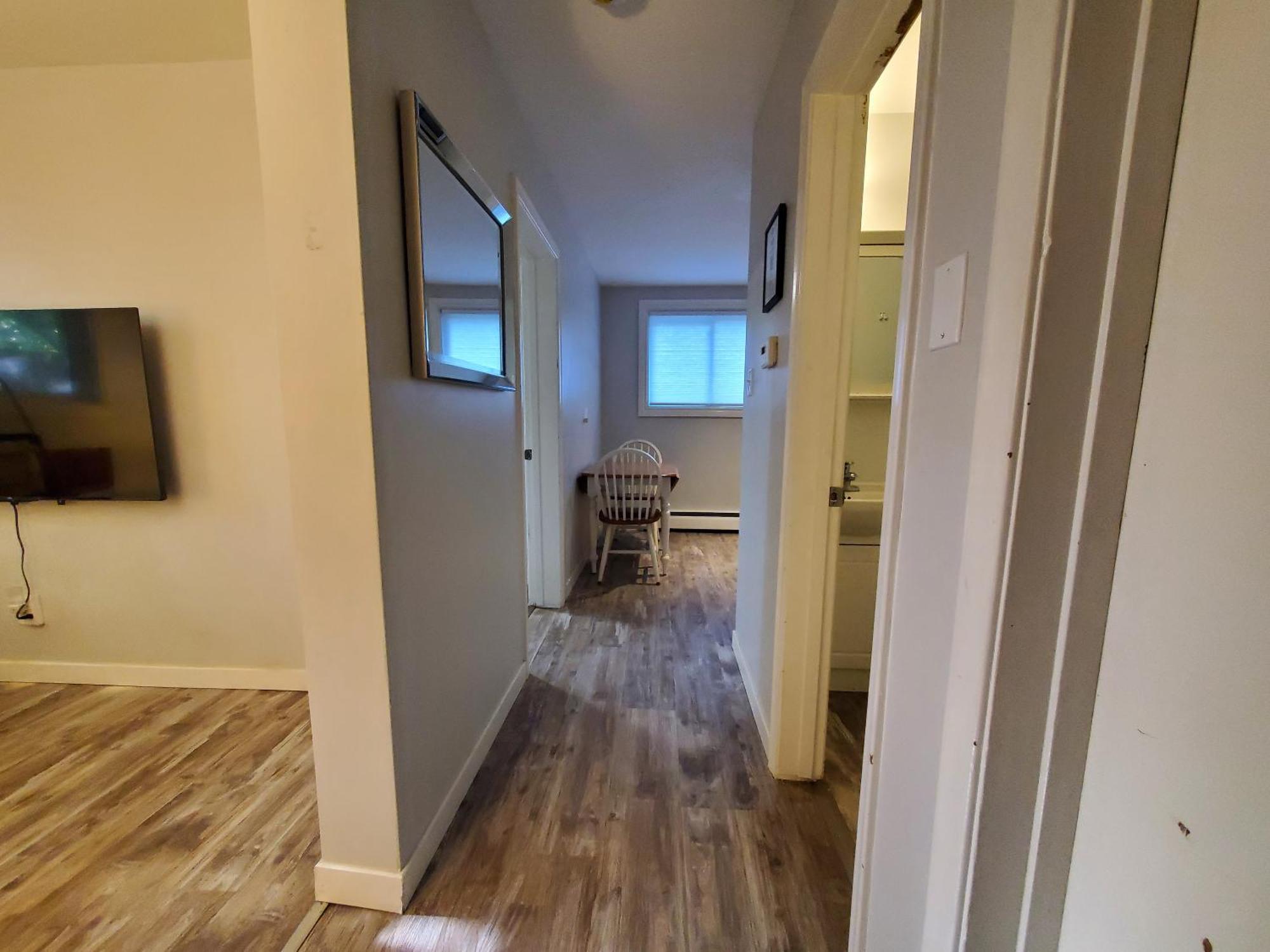 Apartment Modern Private 1br Apt. W/free Prkg + Fast Wi-fi
