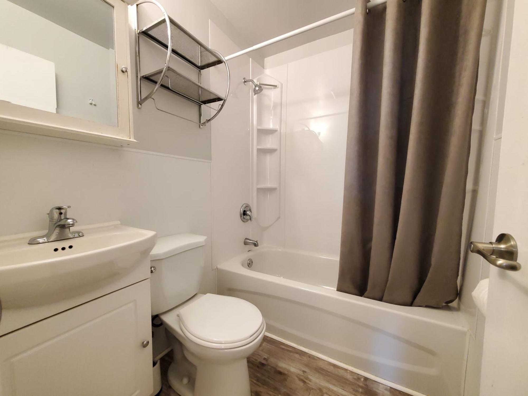 Modern Private 1br Apt. W/free Prkg + Fast Wi-fi Apartment Sault Ste. Marie